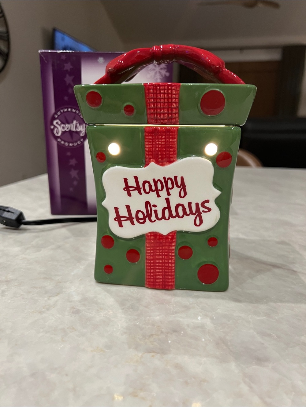 Scentsy Green & Red 'Happy Holidays' Gift Warmer